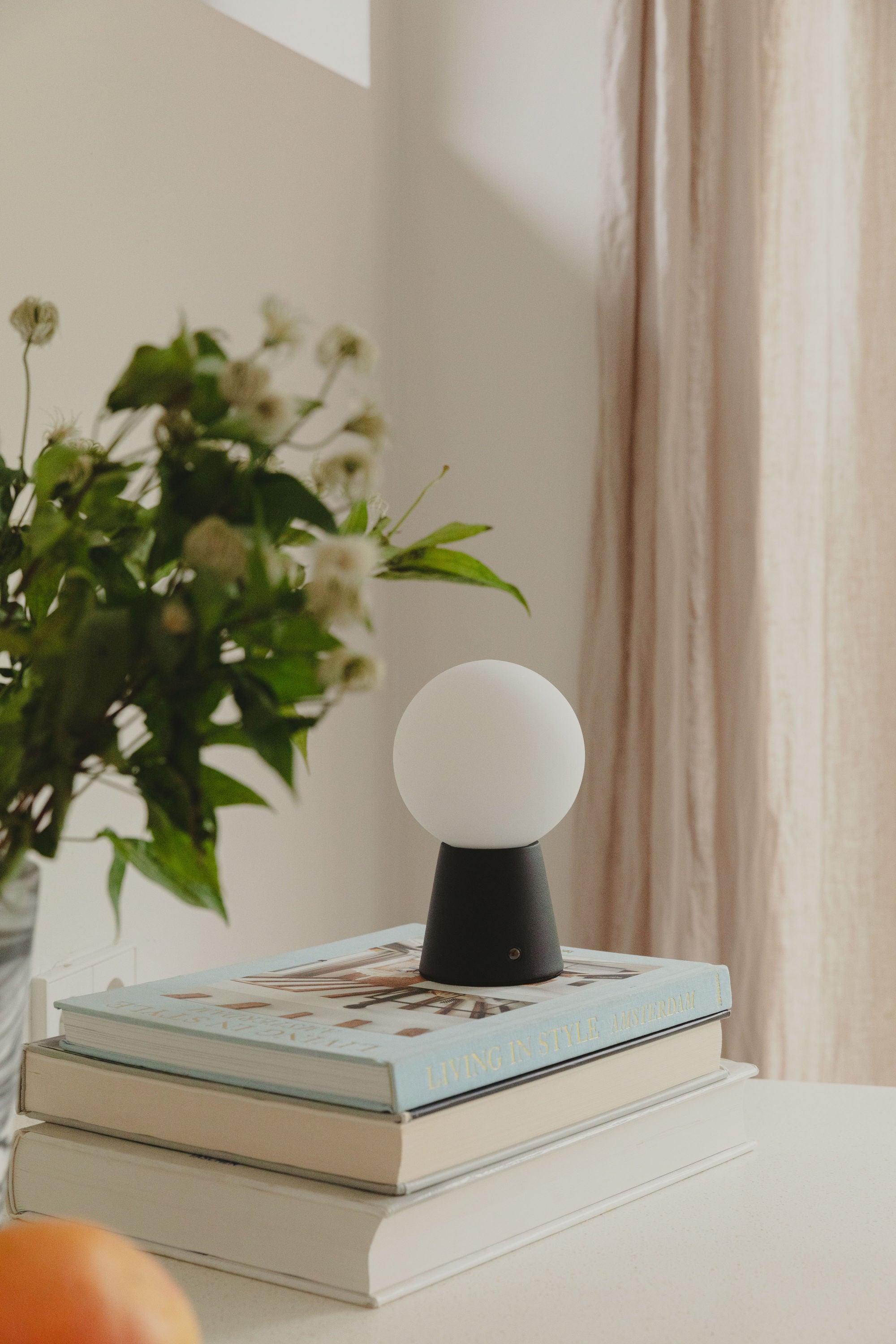 Zuiver Stellar Black & White Orb Table Lamp